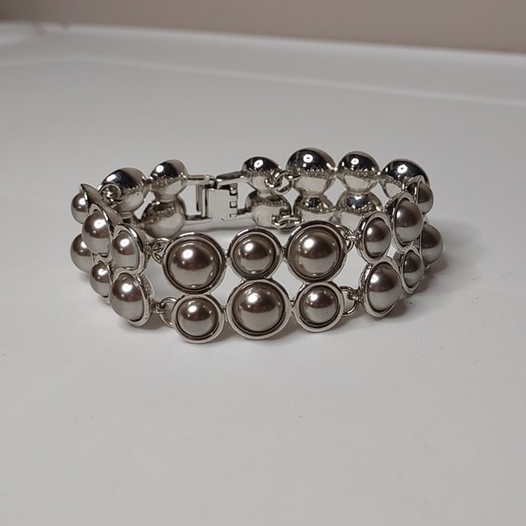Silver Tone Heavy Metal Circle Bracelet - Picture 1 of 13